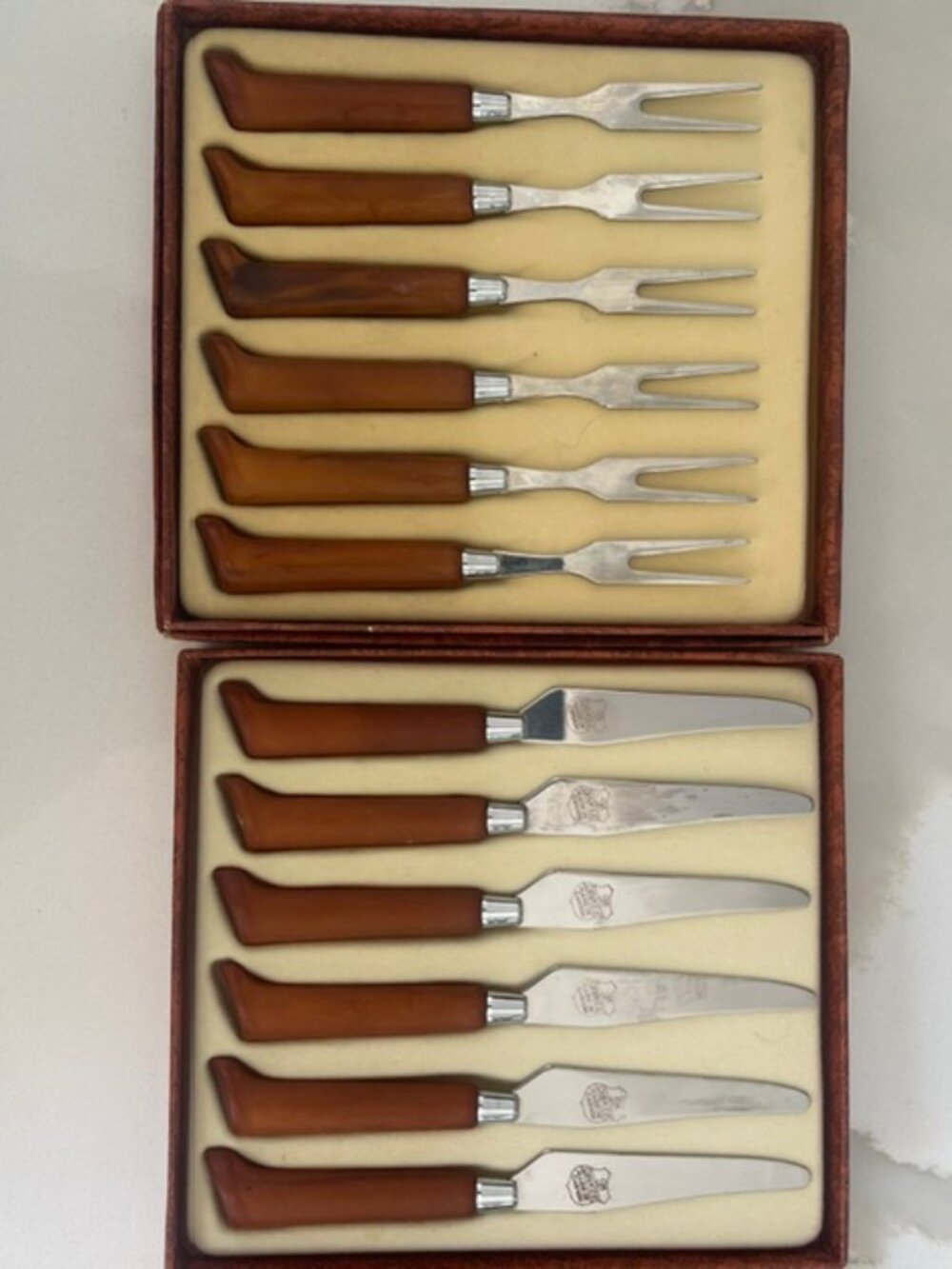 Rare find! MCM Vintage Glo-Hill "Dinkee" 12pc Bakelite Pâté Knife & Fork Set